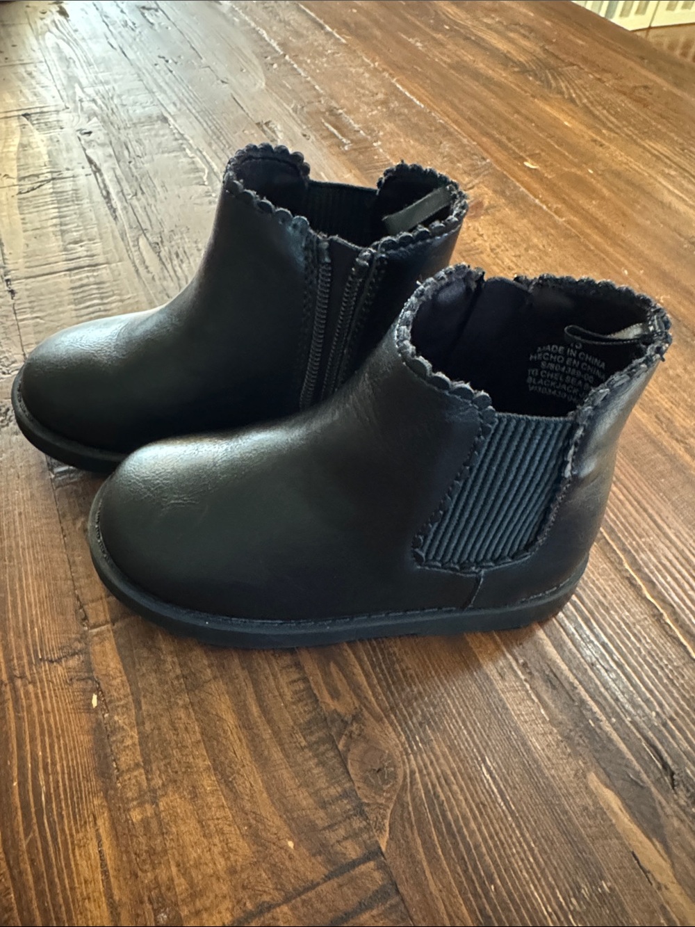 Old Navy Black Girls Chelsea Ankle Boots with Scalloped Trim